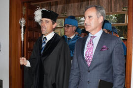 Miguel Porras Fernández y José Carlos Haro Ramos en la investidura como Doctor "Honoris Causa" de Antonio Soler por la Facultad de Filosofía y Letras de la Universidad de Málaga. Paraninfo. Junio de 2016