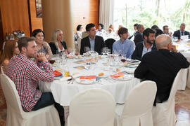 Asistentes a la entrega de becas Alumni-UMA a alumnos pertenecientes a la Hermandad de Estudiantes. Hotel AC Málaga Palacio. Mayo de 2015
