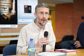 Javier Muñoz Arrebola en la presentación de la novela 'El protegido', de Pablo Aranda. Biblioteca General. Abril 2015