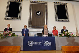 Mesa presidencial. Homenaje al personal que cumple 25 años al servicio de la Universidad de Málaga y al personal jubilado. Paraninfo. Julio de 2013