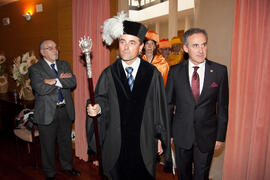 Investidura como Doctores "Honoris Causa" de Michelle Mattelart y Armand Mattelart por la Facultad de Ciencias de la Comunicación de la Universidad de Málaga. Rectorado. Abril de 2014