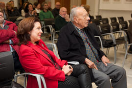 Inauguración de la exposición "Visitación del Coronado de Espinas ante el arte de vanguardia" por Eugenio Chicano. Casa Hermandad de la Cofradía. Noviembre de 2013