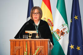 Adelaida de la Calle durante la investidura como Doctor "Honoris Causa" de D. Jaime Gil Aluja por la Facultad de Económicas de la Universidad de Málaga. Paraninfo. Noviembre de 2014