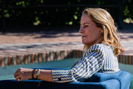 Theresa Zabell en su conferencia del ciclo "Dialogando". Jardín Botánico de la Universidad de Málaga. Mayo de 2021