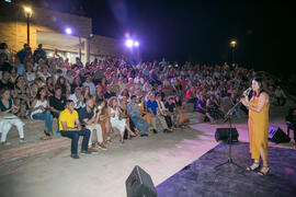 Elsa Marina Álvarez presenta el concierto de Dorantes en los Cursos de Verano de la Universidad de Málaga. Vélez Málaga. Julio de 2018