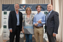Entrega de becas Alumni-UMA a alumnos pertenecientes a la Hermandad de Estudiantes. Hotel AC Málaga Palacio. Mayo de 2015