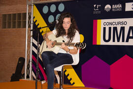 Concierto del III Certamen de Cantautores Destino UMA. Jornadas de Puertas Abiertas de la Universidad de Málaga. Complejo Polideportivo Universitario. Abril de 2015