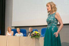 Actuación de la soprano Ascensión Padilla. Graduación y clausura del curso del Aula de Mayores de la Universidad de Málaga. Campus de Teatinos. Junio de 2018