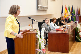 Adelaida de la Calle en el homenaje al personal que cumple 25 años al servicio de la Universidad de Málaga y personal jubilado. Paraninfo. Julio de 2014
