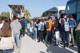 Llegada de estudiantes a las Jornadas de Puertas Abiertas de la Universidad de Málaga. Complejo Polideportivo Universitario. Abril de 2018