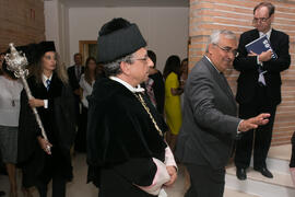 José Ángel Narváez y Antonio Ramírez de Arellano. Apertura del Curso Académico 2017/2018 de la Universidad de Málaga. Salón de actos de la Facultad de Turismo. Septiembre de 2017