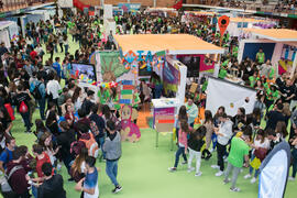 Estand del Centro de Magisterio María Inmaculada. Jornadas de Puertas Abiertas de la Universidad de Málaga. Complejo Polideportivo Universitario. Abril de 2018