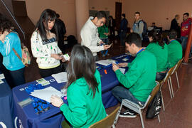 Entrega de acreditaciones. 6º Congreso Internacional de Actividad Física Deportiva para Mayores. Escuela Técnica Superior de Ingeniería de Telecomunicaciones y de Informática. Marzo de 2015