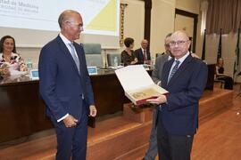 Reconocimiento a personal jubilado. Celebración del 50 Aniversario de la Facultad de Medicina de la Universidad de Málaga. Facultad de Medicina. Octubre de 2022