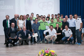 Foto de grupo tras la Gala del Deporte Universitario 2018. Escuela Técnica Superior de Ingeniería de Telecomunicaciones. Junio de 2018