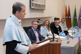 Hipólito Esteban Soler en la investidura como Doctor "Honoris Causa" de Antonio Soler por la Facultad de Filosofía y Letras de la Universidad de Málaga. Paraninfo. Junio de 2016