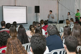 Alumno de Ciencias imparte una charla sobre su titulación. Jornadas de Puertas Abiertas de la Universidad de Málaga. Complejo Polideportivo Universitario. Abril de 2018