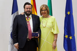 Retrato con la rectora en el homenaje a los jubilados y al personal que cumple 25 años de servicio en la UMA. Paraninfo. Mayo 2015