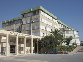 Fachada de la Facultad de Ciencias. Campus de Teatinos. Junio de 2007