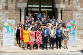 Foto de grupo tras la presentación de los Cursos de Verano 2019. Edificio del Rectorado. Junio de 2019