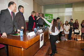 Entrega de premios a los alumnos ganadores de la VIII Olimpiada Local de Economía. Facultad de Ciencias Económicas y Empresariales. Febrero de 2016
