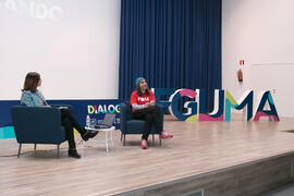 Chema Alonso y Susana Escudero en la conferencia "Dialogando". Salón de actos de la E.T.S.I Informática  y Telecomunicaciones. Abril de 2017