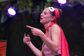 Representación de la obra "Superheroínas, S.L." de la compañía de teatro Caramala. Cursos de Verano de la Universidad de Málaga. Marbella. Julio de 2018