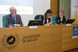 Gregorio Garzón, Cristina Izquierdo y Miguel Sampol. Mesa 2: "La perspectiva de la Unión Europea". Jornada "Brexit y Gibraltar. Un reto con oportunidades conjuntas". Edificio del Rectorado. Febrero de 2017