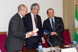 Eugenio José Luque, Carlos de las Heras y Antonio Vázquez en su nombramiento como Alumno de Honor de la Facultad de Económicas de la Universidad de Málaga. Facultad de Ciencias Económicas y Empresariales. Marzo de 2015