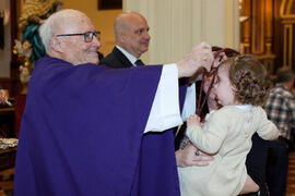 Entrega de medalla de la Cofradía de Estudiantes. Misa de Lunes Santo. Iglesia de San Agustín. Marzo de 2015