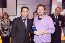 Entrega de regalo en la cena del 3º Congreso Internacional de Actividad Físico-Deportiva para Mayores de la Universidad de Málaga. Hotel Barceló Málaga. Marzo de 2009
