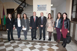 Foto de grupo tras la inauguración de la exposición "Málaga, 50 años de la Facultad de Económicas" en el Archivo Municipal. Archivo Municipal. Noviembre de 2015