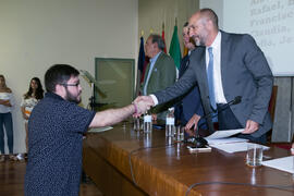 Entrega de mención especial. Facultad de Ciencias Económicas y Empresariales. Junio de 2018