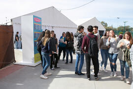 Alumnos en las Jornadas de Puertas Abiertas de la Universidad de Málaga. Complejo Polideportivo Universitario. Marzo de 2017