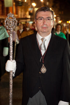 Representante de la Universidad de Málaga en el desfile procesional de la Hermandad de los Estudiantes. Abril de 2014