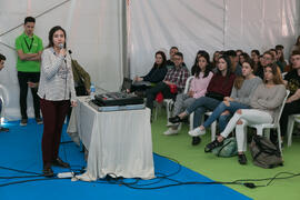 Alumna de Ciencias imparte una charla sobre su titulación. Jornadas de Puertas Abiertas de la Universidad de Málaga. Complejo Polideportivo Universitario. Abril de 2018