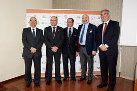 Foto de grupo previa al nombramiento de Antonio Vázquez Romero como Alumno de Honor de la Facultad de Económicas de la Universidad de Málaga. Facultad de Ciencias Económicas y Empresariales. Marzo de 2015