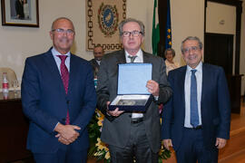 Entrega de galardón a Diego Osorio Fernández. Celebración de San Lucas. Facultad de Medicina. Noviembre de 2019