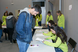 Entrega de acreditaciones y documentación. 7º Congreso Internacional de Actividad Física Deportiva para Mayores. Escuela Técnica Superior de Ingeniería de Telecomunicaciones y de Informática. Noviembre de 2017
