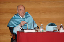 Investidura como Doctor "Honoris Causa" de D. Alfonso Canales Pérez Bryan por la Universidad de Málaga. Salón de Actos del Rectorado. Mayo de 2005