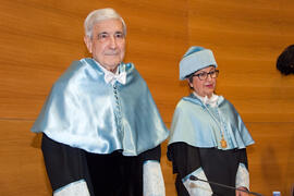Rosario Camacho con D. Antonio Bonet Correa, Doctor "Honoris Causa" por la Universidad de Málaga. Rectorado. Febrero de 2014