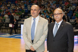 Eugenio Luque y Eduardo García. Homenaje del Unicaja Baloncesto a la Facultad de Económicas en su 50 Aniversario. Palacio de Deportes José María Martín Carpena. Mayo de 2015
