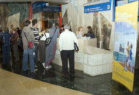 Entrega de acreditaciones y documentación. 2º Congreso Internacional de Actividad Físico-Deportiva para Mayores de la Universidad de Málaga. Palacio de Ferias y Congresos de Málaga. Marzo de 2007