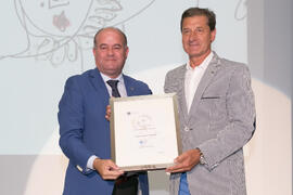 Entrega del Premio Mejor Trayectoria Deportiva a Pedro Aragón Cansino en la Gala del Deporte Universitario 2017. Escuela Técnica Superior de Ingeniería de Telecomunicaciones. Junio de 2017