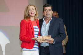 Entrega de distinción. Gala del Deporte Universitario. Escuela Técnica Superior de Ingeniería de Telecomunicaciones. Junio de 2015