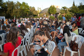 Asistentes a la fiesta de bienvenida a los alumnos de intercambio internacional de la Universidad de Málaga. Jardín botánico. Octubre de 2016