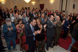 Asistentes a la entrega de la Medalla de la Ciudad y del título de Hijo Predilecto a Eugenio Chicano. Ayuntamiento de Málaga. Octubre de 2014