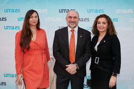 Beatriz Rodríguez, Eugenio José Luque y Macarena Parrado. Visita de la Ministra de Economía Nadia Calviño a la Universidad de Málaga. Facultad de Ciencias Económicas y Empresariales. Enero de 2022