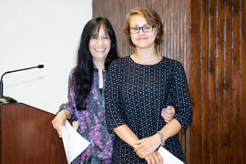 Josefa García con una alumna en su graduación. Centro Internacional de Español. Julio de 2014