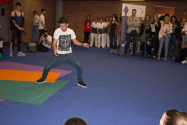 Actividad de baile. Jornadas de Puertas Abiertas de la Universidad de Málaga. Complejo Polideportivo Universitario. Abril de 2015